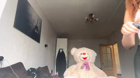 carisadelon online show from April 13, 11:25 am