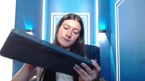 Carito online show from November 27, 3:36 am