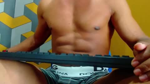 carl_jhonson1 online show from December 30, 10:12 pm