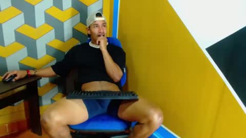 carl_jhonson1 online show from January 7, 5:42 pm