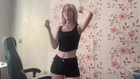 Elina online show from July 4, 11:25 am