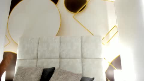 caro_giraldo_ online show from December 15, 8:05 pm