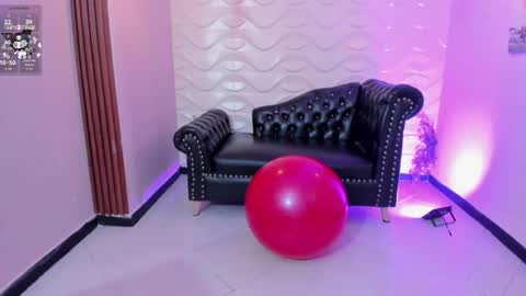 Snapshot of caro_sexyhot chatting on September 22, 3:32 am carolina online show from September 22, 3:32 am