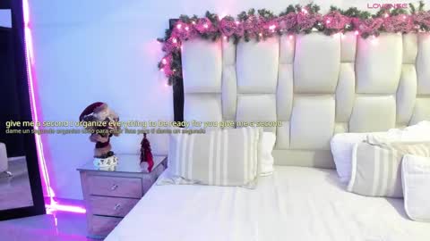 Snapshot of carolinafox_ chatting on December 7, 12:03 am caroline online show from December 7, 12:03 am