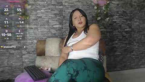 Snapshot of carolinajamess chatting on October 18, 8:02 pm Camelia online show from October 18, 8:02 pm