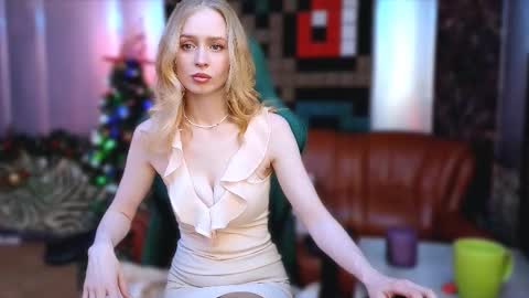 Caroline online show from December 4, 6:07 pm