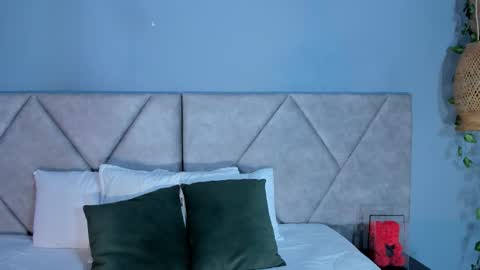 Caroline online show from March 15, 4:06 am