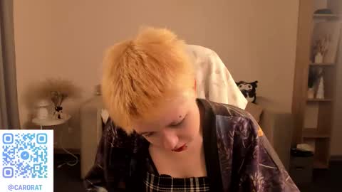 Snapshot of carolinerichter chatting on September 29, 1:37 am CarolineRichter online show from September 29, 1:37 am