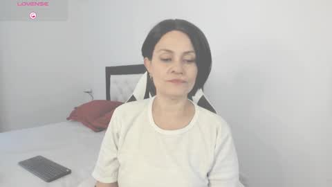 CarolinneFiotti online show from December 20, 7:43 pm