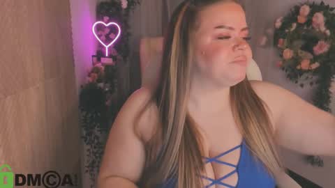 Snapshot of caroll_li chatting on March 2, 1:04 am caroll_li online show from March 2, 1:04 am