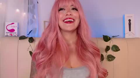 Snapshot of caromartiinnez chatting on December 11, 1:05 am online show from December 11, 1:05 am
