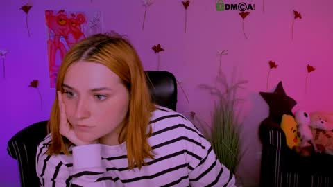 casey_meow_ online show from April 6, 9:10 am