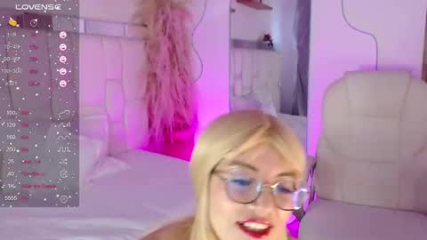 Snapshot of cassandraferran chatting on September 30, 1:43 pm Cassandra online show from September 30, 1:43 pm