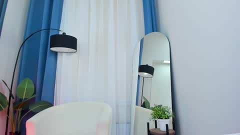 Snapshot of cassie_palmer chatting on February 26, 6:51 am Hello my name is Cassie and my friend Nilo is also here online show from February 26, 6:51 am