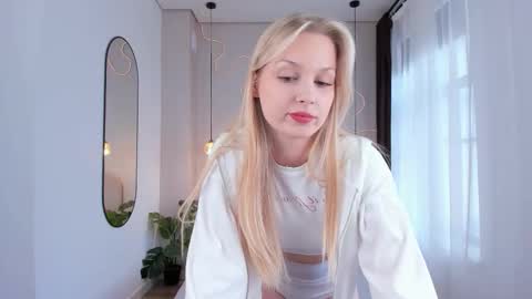 Snapshot of cassie_palmer chatting on October 3, 6:54 am Hello my name is Cassie and my friend Nilo is also here online show from October 3, 6:54 am
