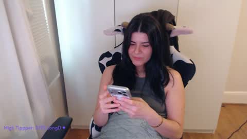cassiealvarez online show from August 8, 9:25 pm
