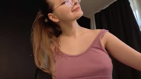 assie online show from September 30, 5:40 am