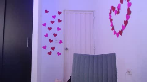 --------Independent model online show from March 20, 8:58 pm