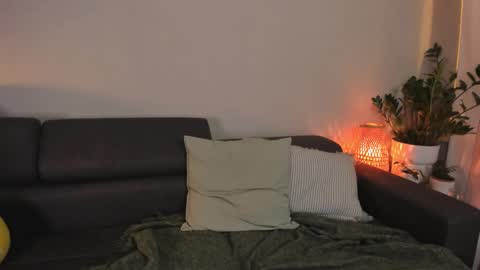  cassandra  online show from October 9, 6:57 pm