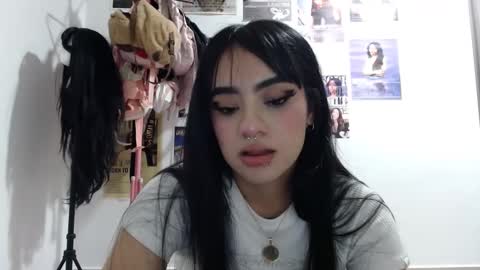 Snapshot of cat_mila_ chatting on October 13, 4:47 am Mila online show from October 13, 4:47 am