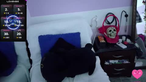 Snapshot of cat_white chatting on October 20, 3:50 pm Cata online show from October 20, 3:50 pm