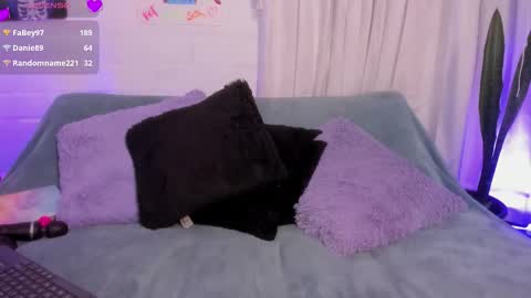 Cata green model independient online show from March 7, 10:10 pm