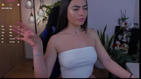 Snapshot of catalella_01 chatting on February 22, 10:31 pm MACARENA online show from February 22, 10:31 pm