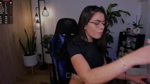 Snapshot of catalella_01 chatting on December 1, 9:17 pm MACARENA online show from December 1, 9:17 pm