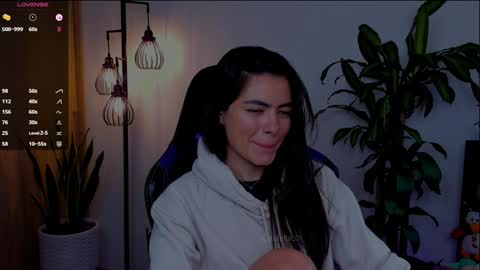 Snapshot of catalella_01 chatting on December 12, 10:20 pm MACARENA online show from December 12, 10:20 pm