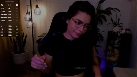 Snapshot of catalella_01 chatting on December 8, 2:25 am MACARENA online show from December 8, 2:25 am