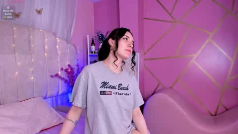 Catalina online show from March 25, 3:08 pm