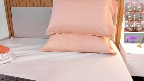 Catalina online show from October 29, 11:38 pm