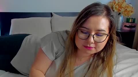 Kat online show from December 13, 1:44 pm