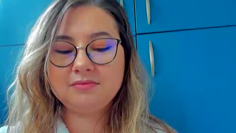 Kat online show from February 5, 1:33 pm