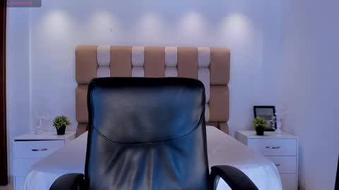 Snapshot of cathalina_santana chatting on September 17, 8:01 pm Catalina Santana online show from September 17, 8:01 pm