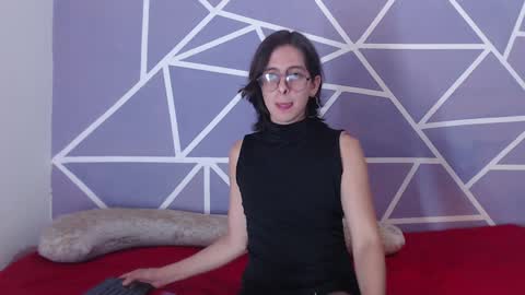 Snapshot of cava_pretty chatting on December 10, 7:05 am cava_pretty online show from December 10, 7:05 am
