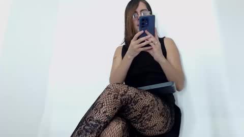 Snapshot of cava_pretty chatting on October 19, 6:45 pm cava_pretty online show from October 19, 6:45 pm