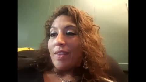 Snapshot of cece_vibez chatting on October 13, 8:27 am cece_vibez online show from October 13, 8:27 am