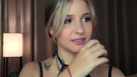 Lina  online show from March 26, 7:08 pm