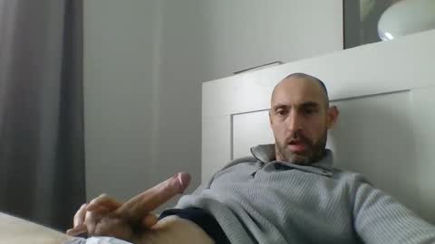Snapshot of cedric223 chatting on February 14, 1:51 pm cedric223 online show from February 14, 1:51 pm