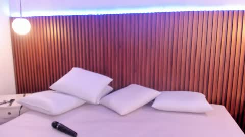 Snapshot of celeste_rouss_ chatting on September 22, 12:53 pm Sofia Castrillon online show from September 22, 12:53 pm