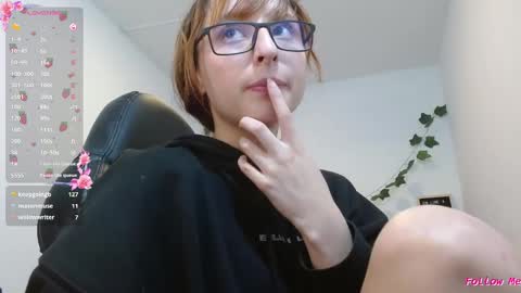 Snapshot of celesteayase chatting on February 22, 5:02 am celesteayase online show from February 22, 5:02 am