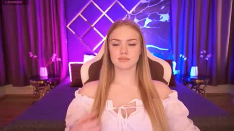 celestenoirr online show from February 6, 9:13 am