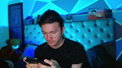 I am Valentinn online show from December 5, 7:00 pm