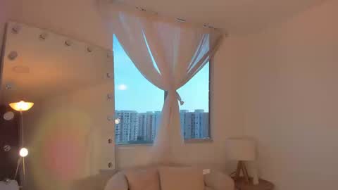 Snapshot of celia_dubois chatting on September 23, 8:59 pm Ari online show from September 23, 8:59 pm
