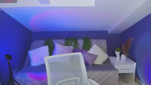 Snapshot of celinecharm_ chatting on October 17, 1:59 pm elin online show from October 17, 1:59 pm