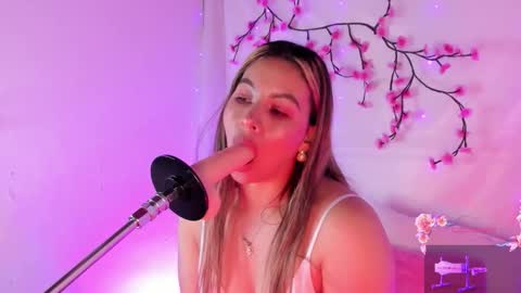 Snapshot of centaurigirls chatting on October 20, 2:05 am Hello guys my name is Sofi and Lizzie and Vanessa online show from October 20, 2:05 am