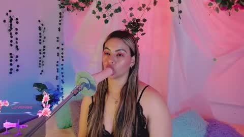 Hello guys my name is Sofi and Lizzie and  Vanessa online show from December 1, 1:14 am