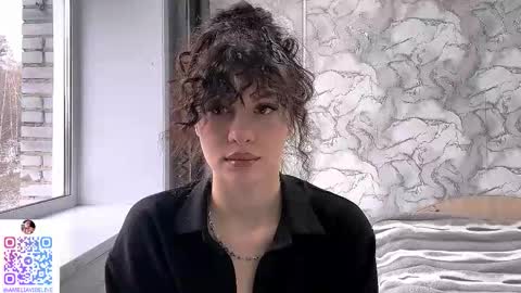 Snapshot of chanel_no_5 chatting on October 10, 6:52 am Amelia online show from October 10, 6:52 am