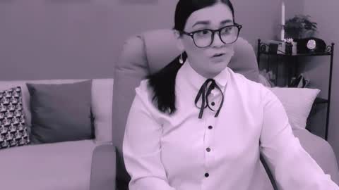 The Queen online show from February 23, 9:11 am